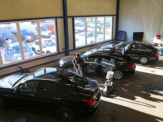 Professionelle Folienentfernung und Aufkleberentfernung für Fahrzeuge in Kempten - COB KFZ KOSMETIK